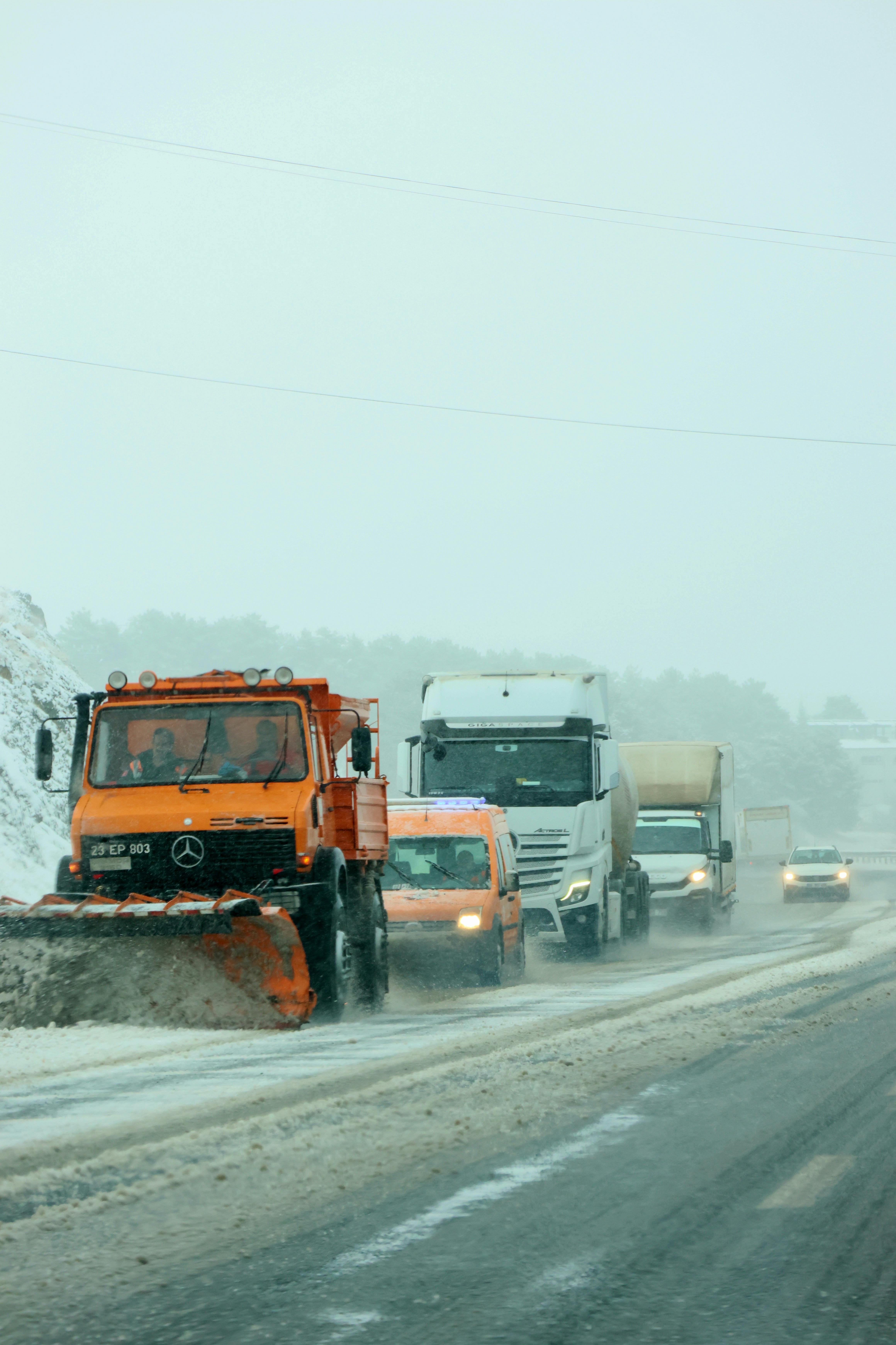 Eisbeseitigung in Bielefeld – Beseitigung von Glätte und Eisflächen für sichere, rutschfreie Wege.